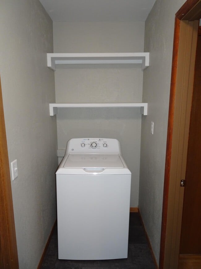 Building Photo - 6539 Kerman Dr