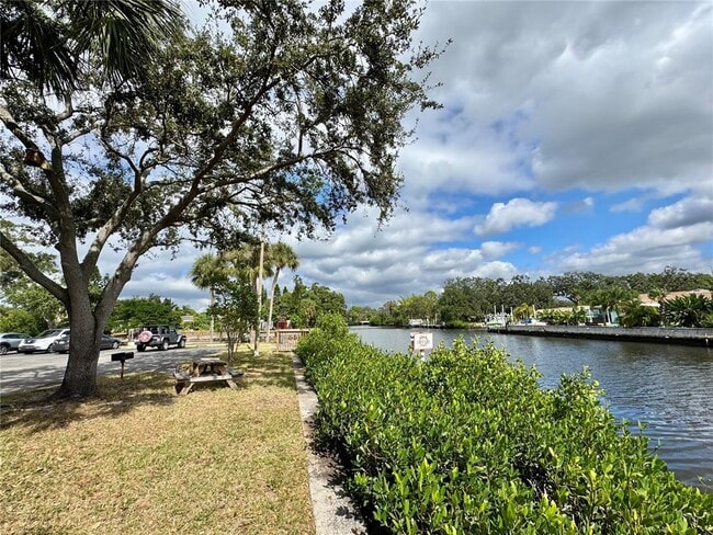 Building Photo - 9205 Tudor Dr