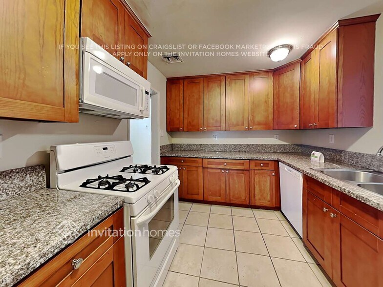 Building Photo - 8451 Murietta Ave