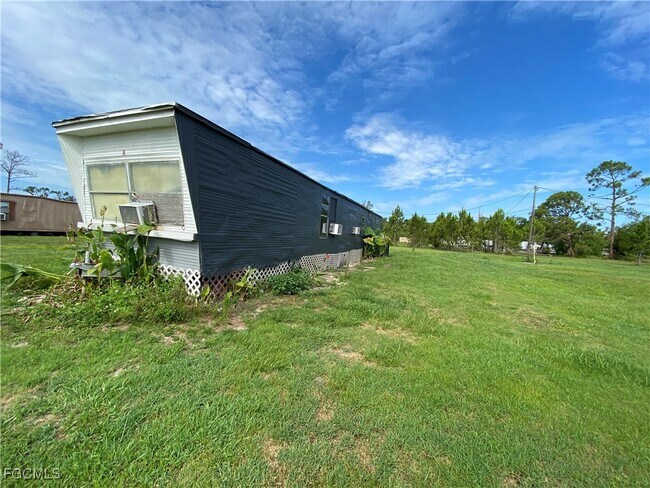 Building Photo - 8086 Heck Dr