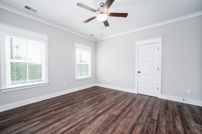 Building Photo - 1524 Cottage Grv