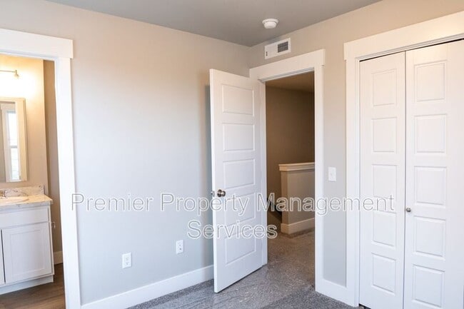 Building Photo - 6035 Elysian Rd