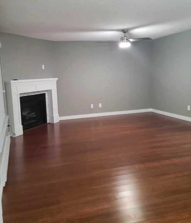 Building Photo - 17430 Ambaum Blvd S