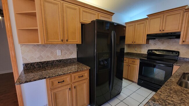 Building Photo - Fantastic 3 Bed/ 2 bath + Den ~ UTC Distri...