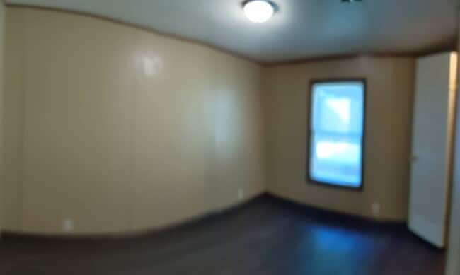 Building Photo - Beautiful 3 Bedroom 2 Bath Home in quiet r...