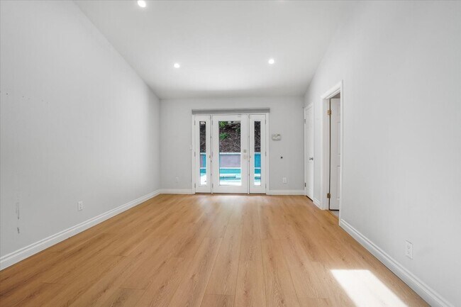 Building Photo - 7365 Pomelo Dr