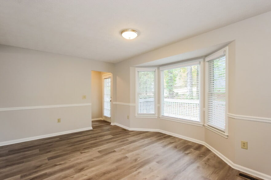 Building Photo - 10 Beaverdam Ct