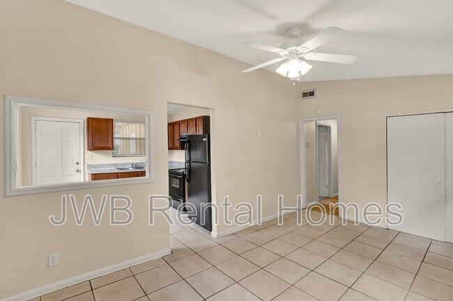 Building Photo - 1165 Denaud St