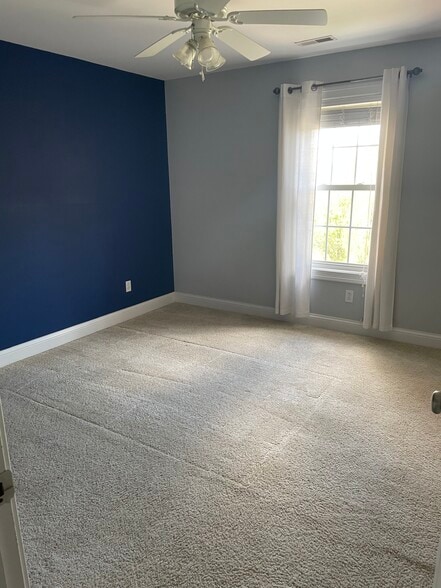 Building Photo - 110 Yorktowne Pl