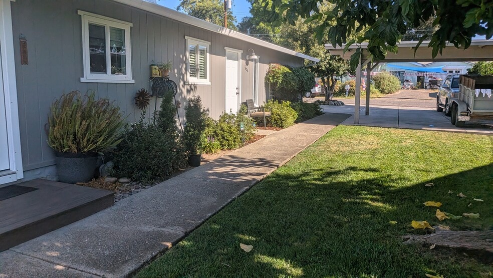 Building Photo - 7626 Oak Grove Ave