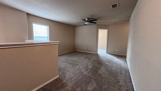 Building Photo - * Make this spacious home in Helotes off B...