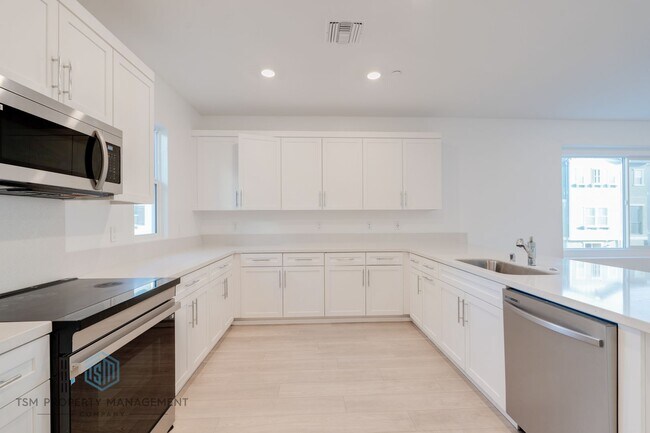 Building Photo - 4 Bed 3.5 Bath Detached House in South El Monte!