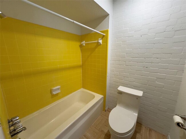 Building Photo - 3325 Brookhollow Ct
