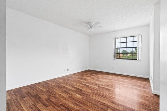 Building Photo - 4151 Oak Terrace Dr