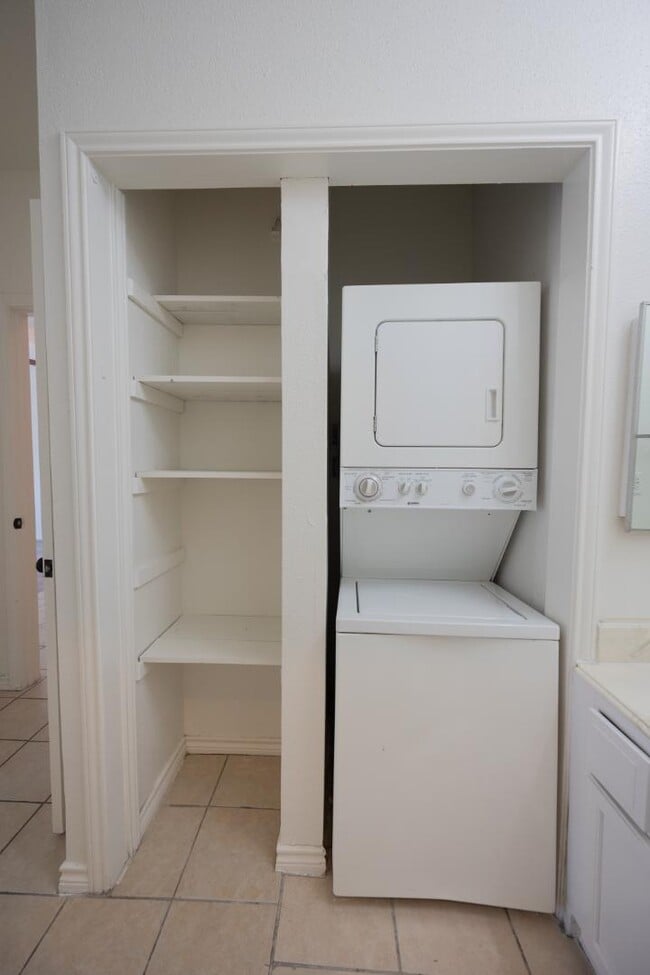 Building Photo - 1908 San Antonio St