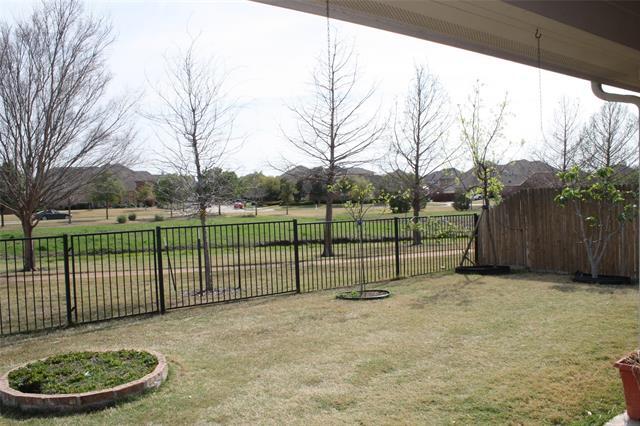 Building Photo - 8127 Robertson Dr