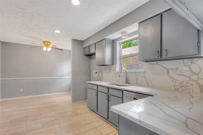 Building Photo - 619 Leicester Ln