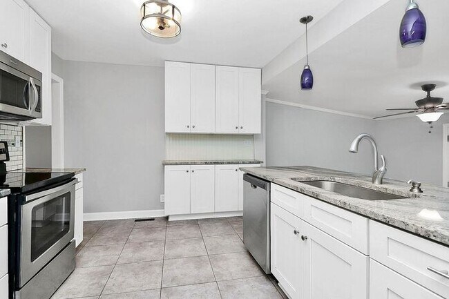 Building Photo - 3BD/2BA Ranch Home in Windsor Park!