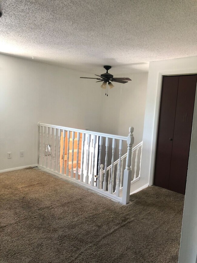 Building Photo - Half of a Duplex Available - 4 Bedroom 2 Bathroom in Lakewood