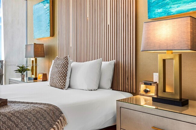 Building Photo - 2201 Collins Ave