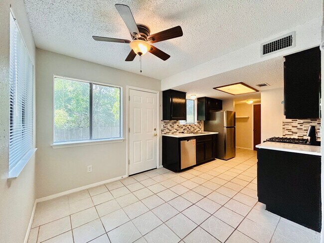 Building Photo - 7001 Winedale Dr