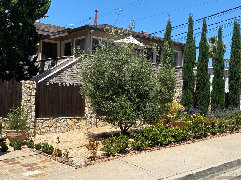 Primary Photo - 4256 Noyes St