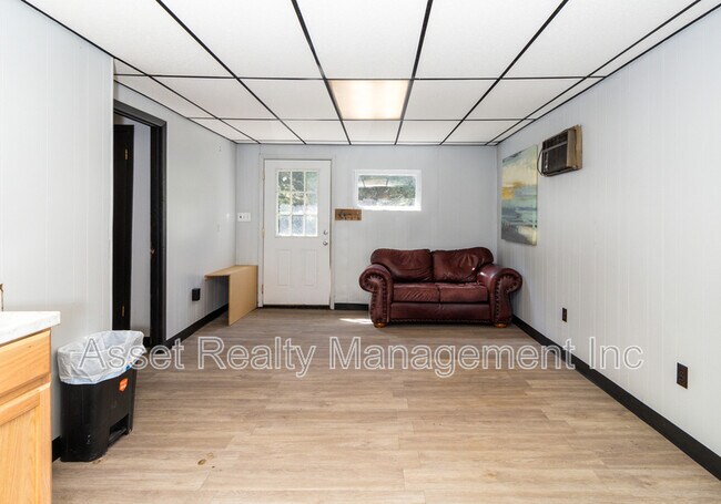 Building Photo - 708 Dutch Valley Drive Northeast - 1