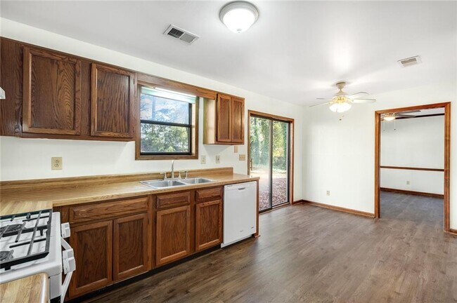 Building Photo - 1810 River Rock Trail