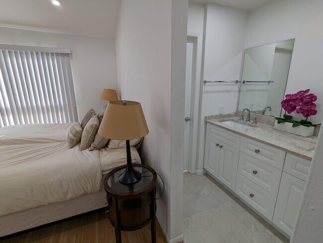 Building Photo - 7710 Lago Del Mar Dr