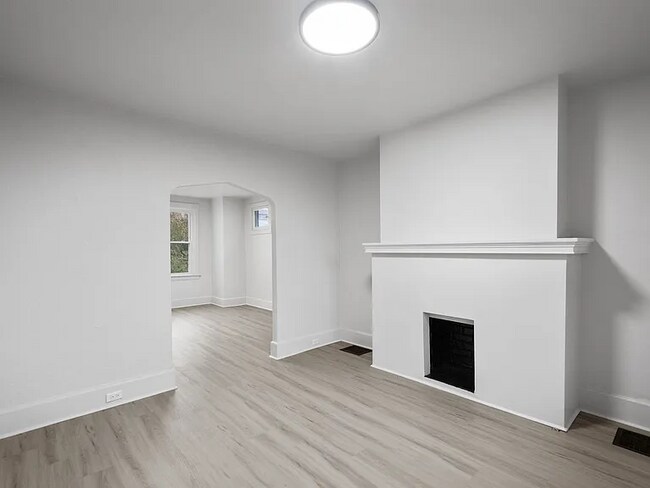Building Photo - Pet Friendly Decorative Fireplace