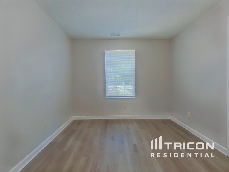 Building Photo - 124 Devonport Dr