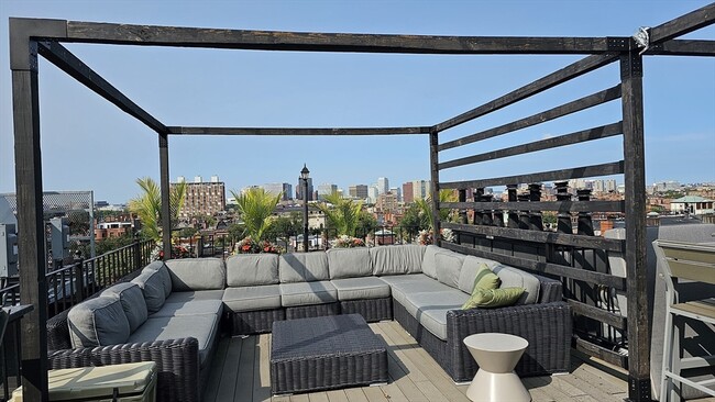 Building Photo - 755 Boylston St