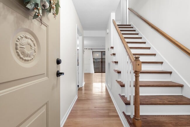 Building Photo - Beautiful Condo in Sango