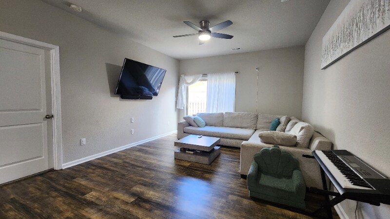 Building Photo - 200 Seasons Cir