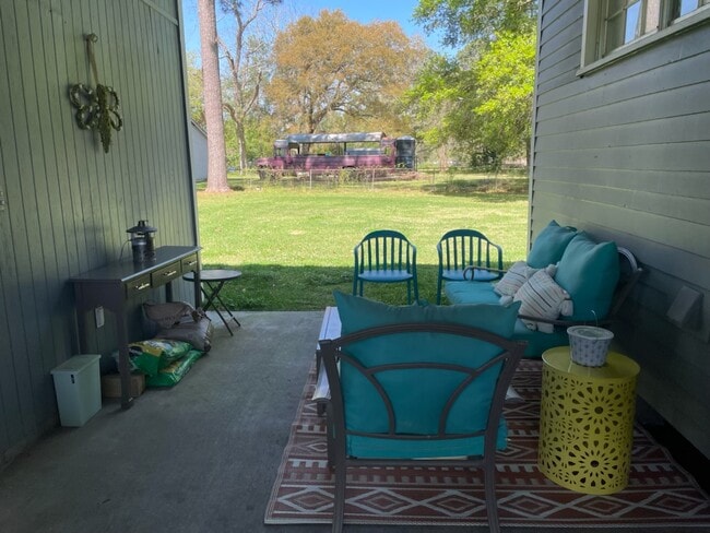 Building Photo - 203 N Kirkland Dr