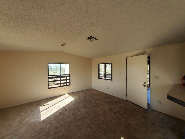 Building Photo - Two Bedroom House