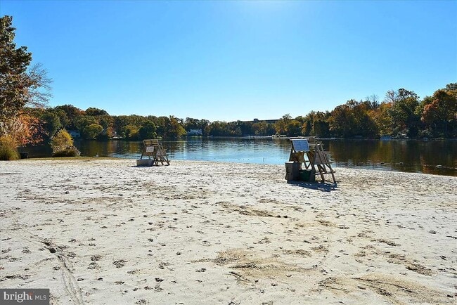 Building Photo - 6154 Beachway Dr