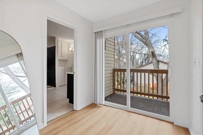 Building Photo - 3720 Greengrass Dr