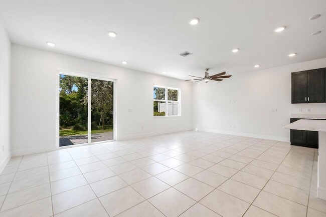 Building Photo - 210 Preserve Trl S