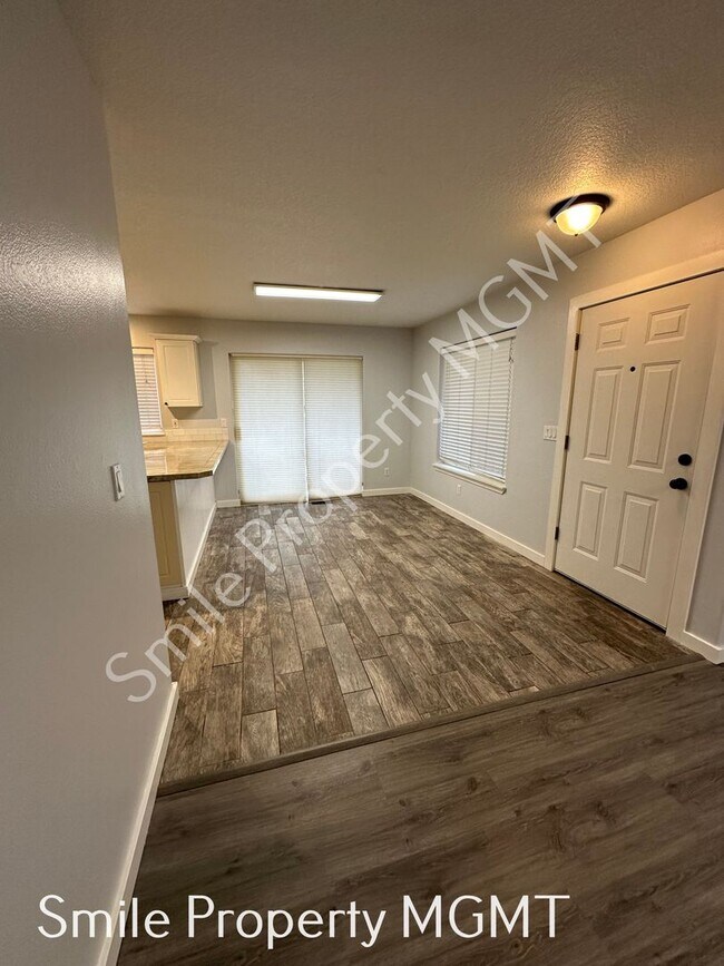 Building Photo - 3 Bedroom House in Happy Valley