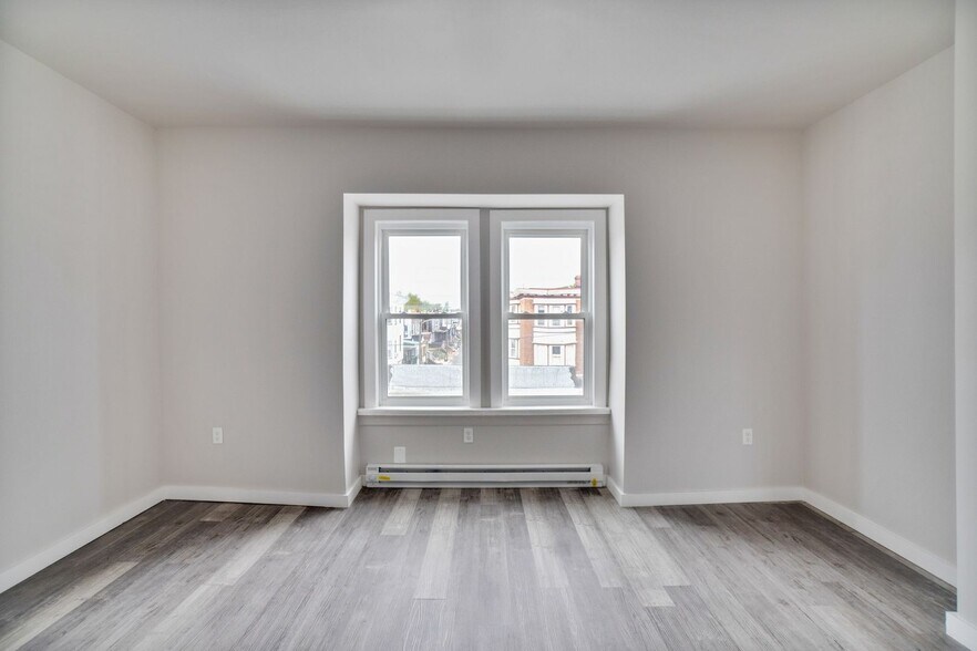 Building Photo - 5536 Chester Ave