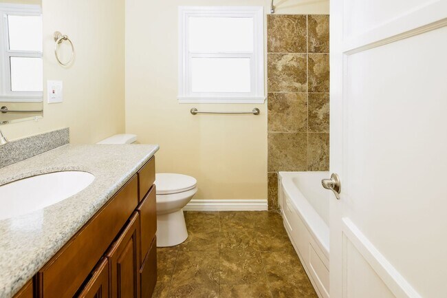 Building Photo - **LAKEWOOD HOME** THREE BEDROOMS-ONE BATH** $3950.00