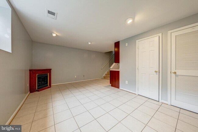 Building Photo - 11444 Heritage Commons Way