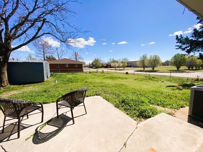 Building Photo - 1100 Elmhurst St