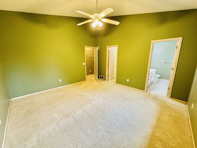 Building Photo - 9120 Trotters Ln