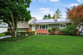 Building Photo - 258 N Sinsbury Dr