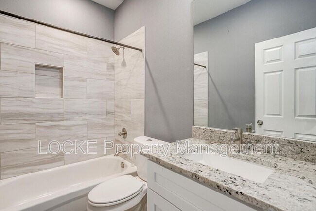 Building Photo - 1117 E Cantey St