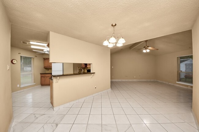 Building Photo - 10711 Forest Leaf Dr