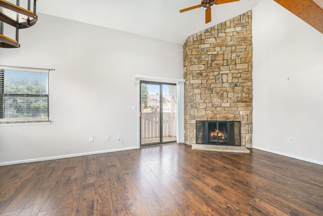 Building Photo - Charming 2 Bed, 2 Bath Condo with Loft in ...