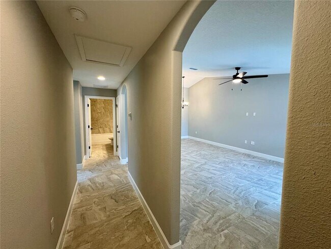 Building Photo - 102 Lynbrook Dr